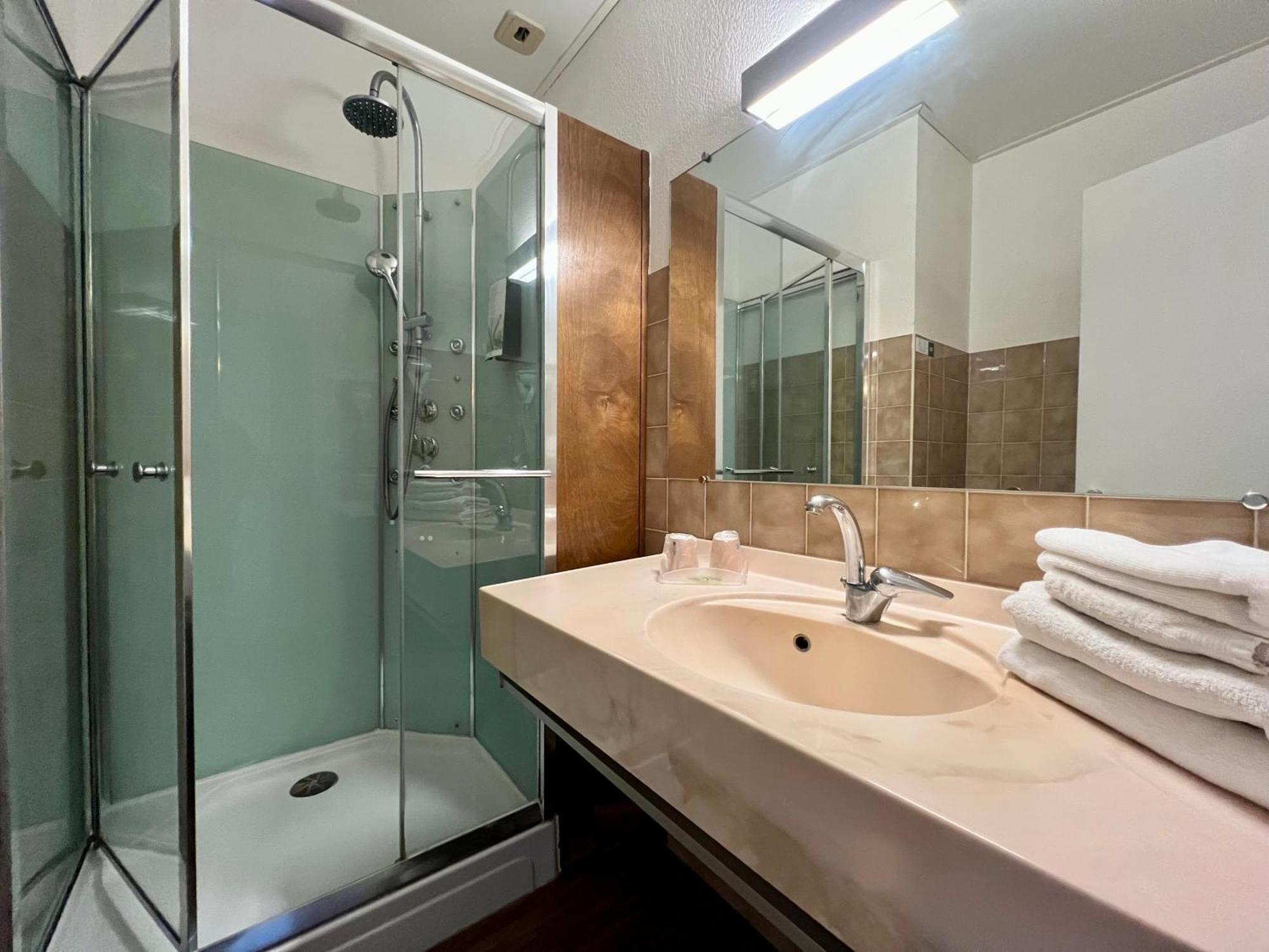 Logis Hotel Restaurant Des Thermes Lamalou-les-Bains Esterno foto